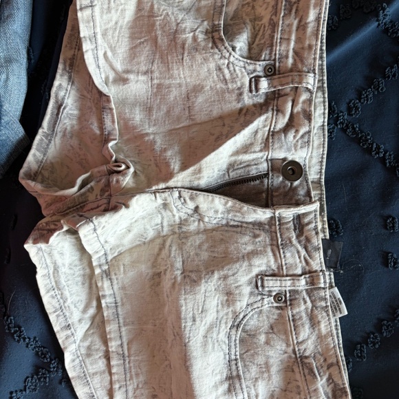 7 Pairs Mostly American Eagle Shorts - Size 4 - Picture 14 of 16